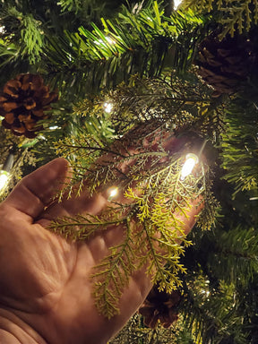 ÁRVORE REALISTA PINHEIRO CONSTELAÇÃO 400 LEDS WARM 1241 GALHOS 2,10CM MODELO CLICK BIVOLT