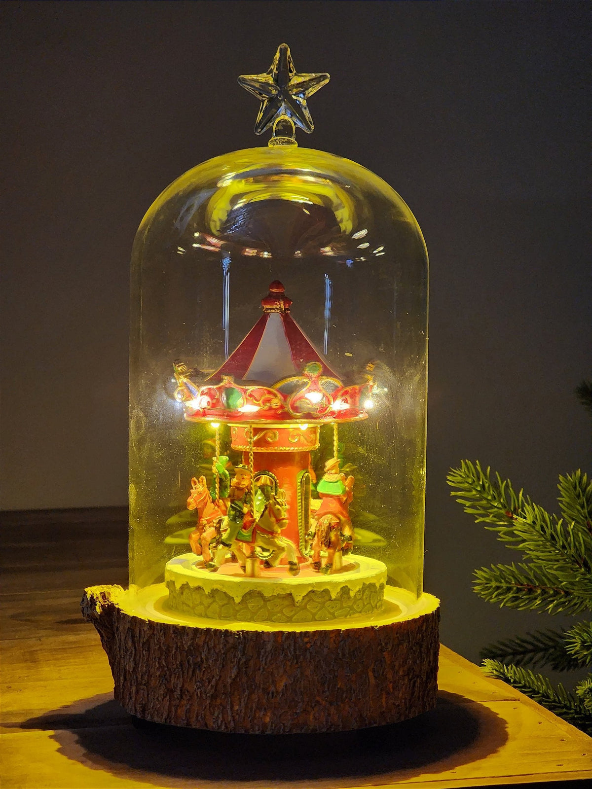 GLOBO DE VIDRO COM CARROSSEL COM LUZ SOM E MOVIMENTO 26CM