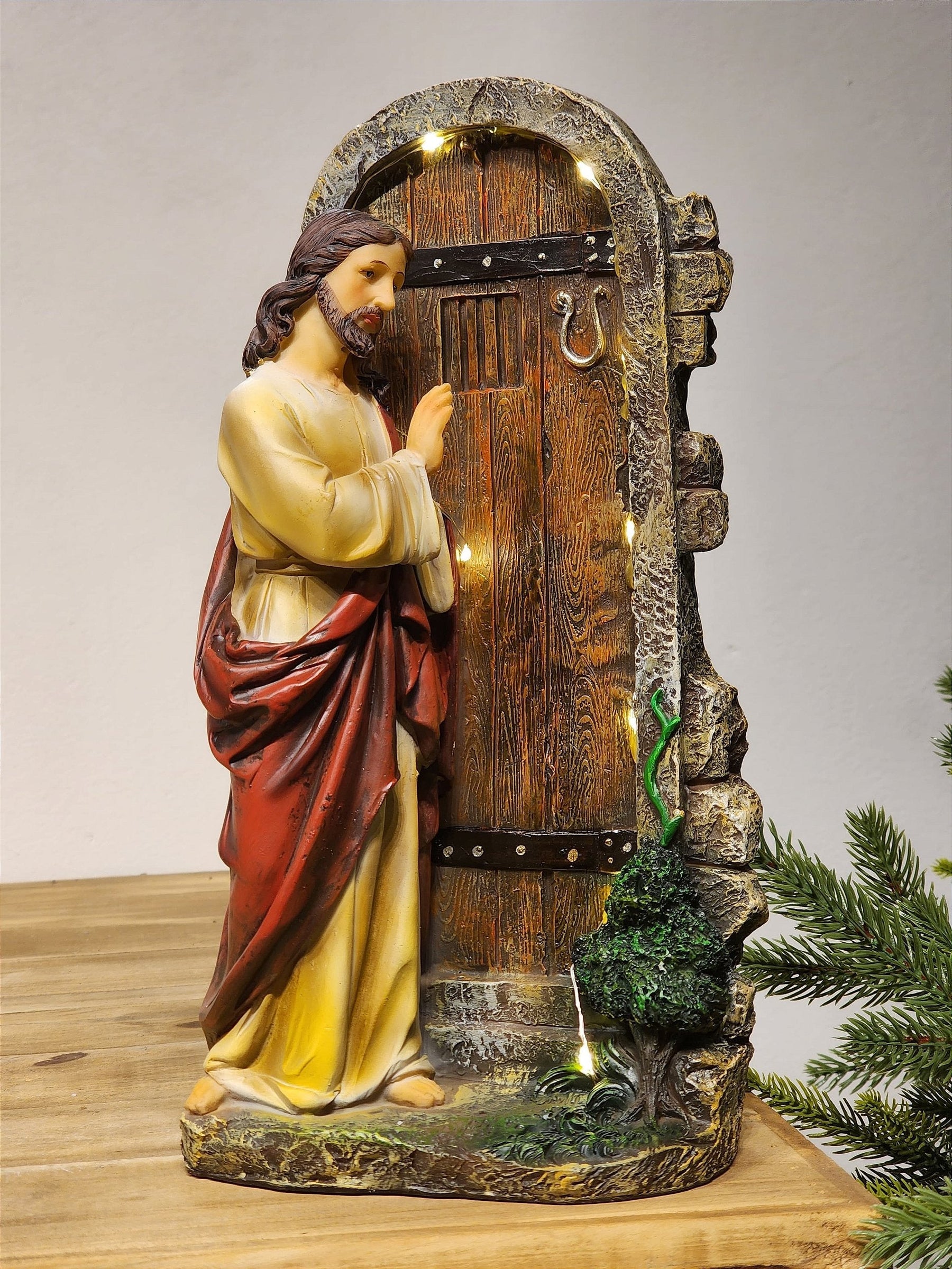 JESUS BATENDO NA PORTA EM RESINA COM LED 30CM