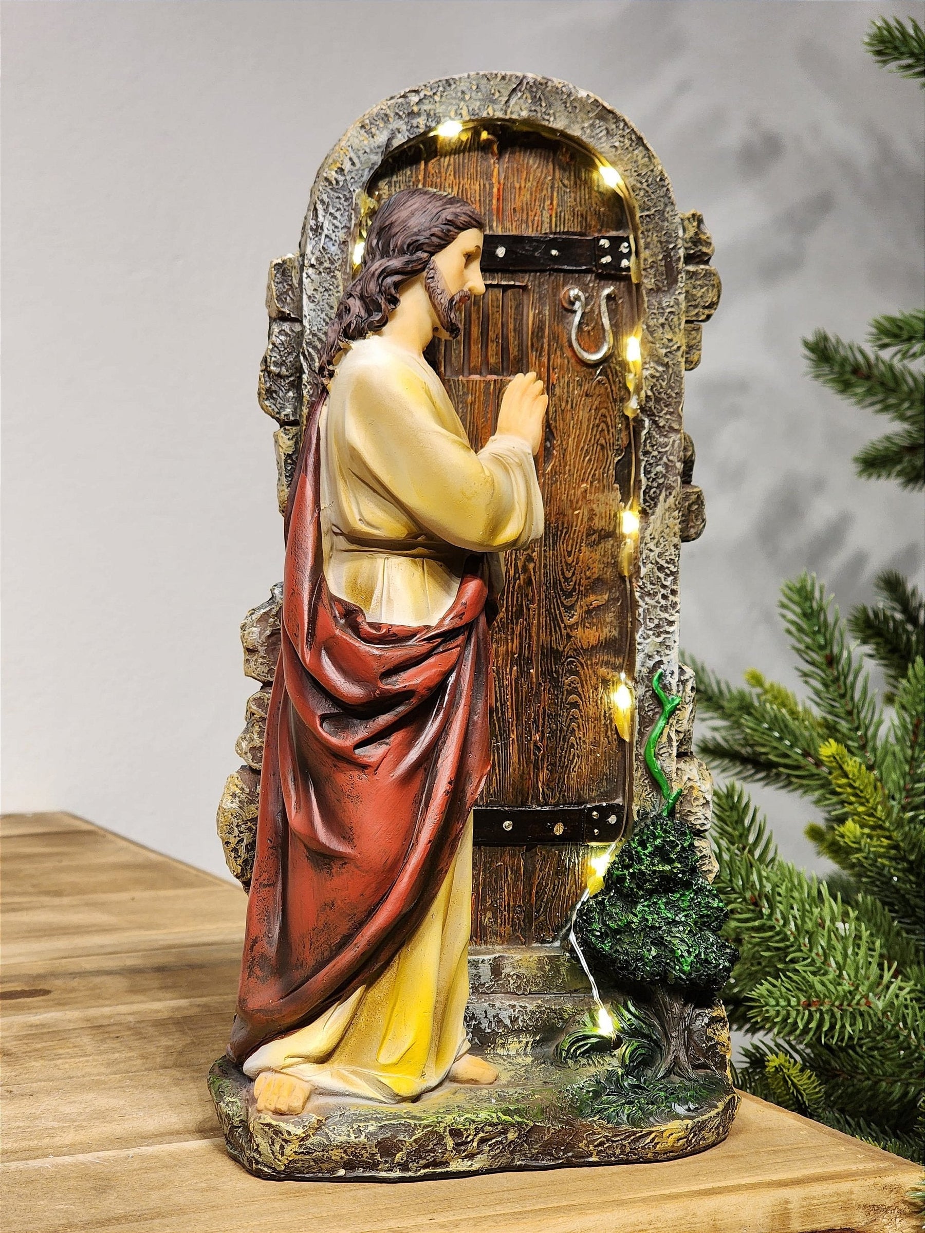 JESUS BATENDO NA PORTA EM RESINA COM LED 30CM