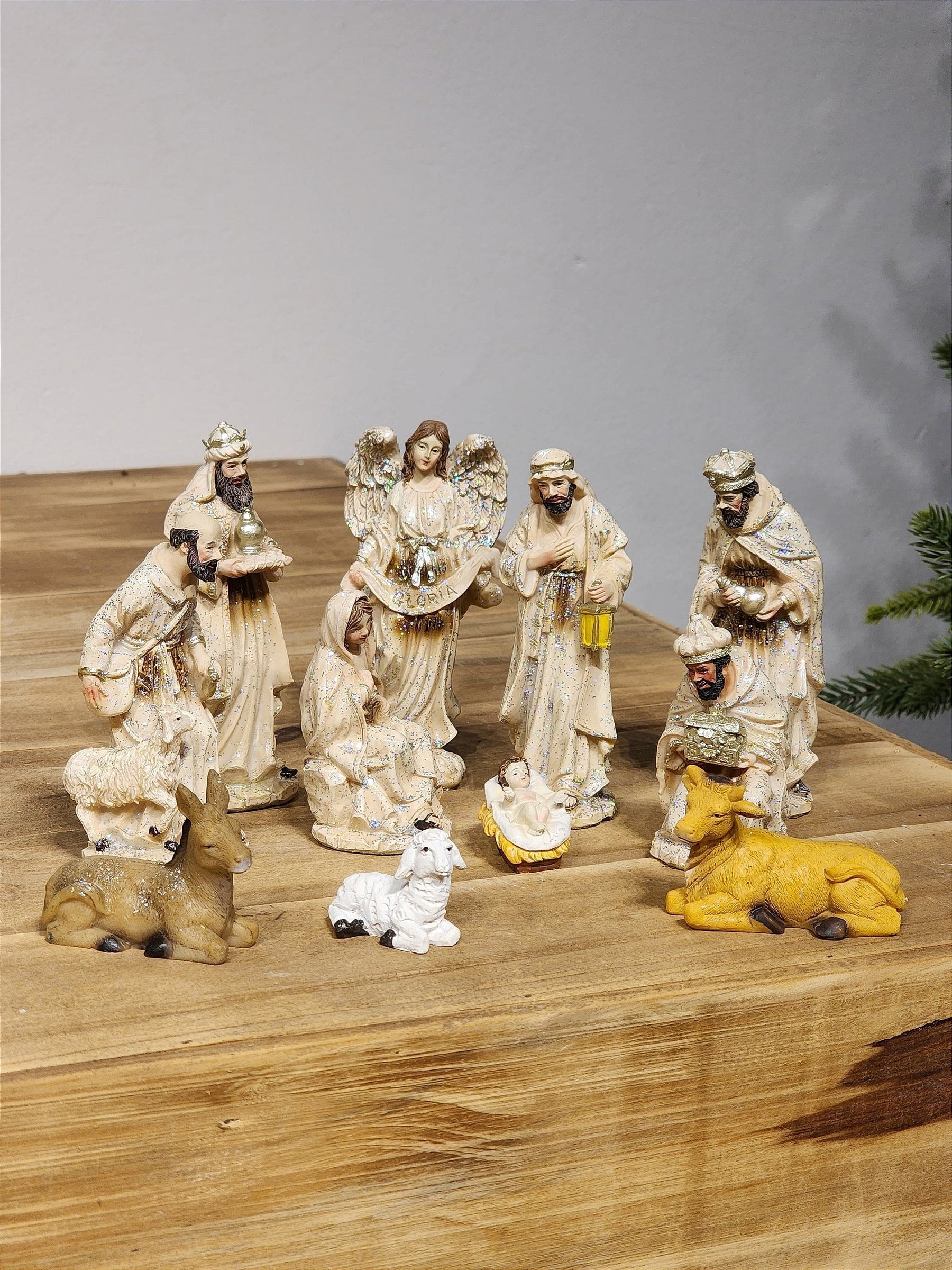 PRESÉPIO EM RESINA COM 11 PEÇAS 12,5CM