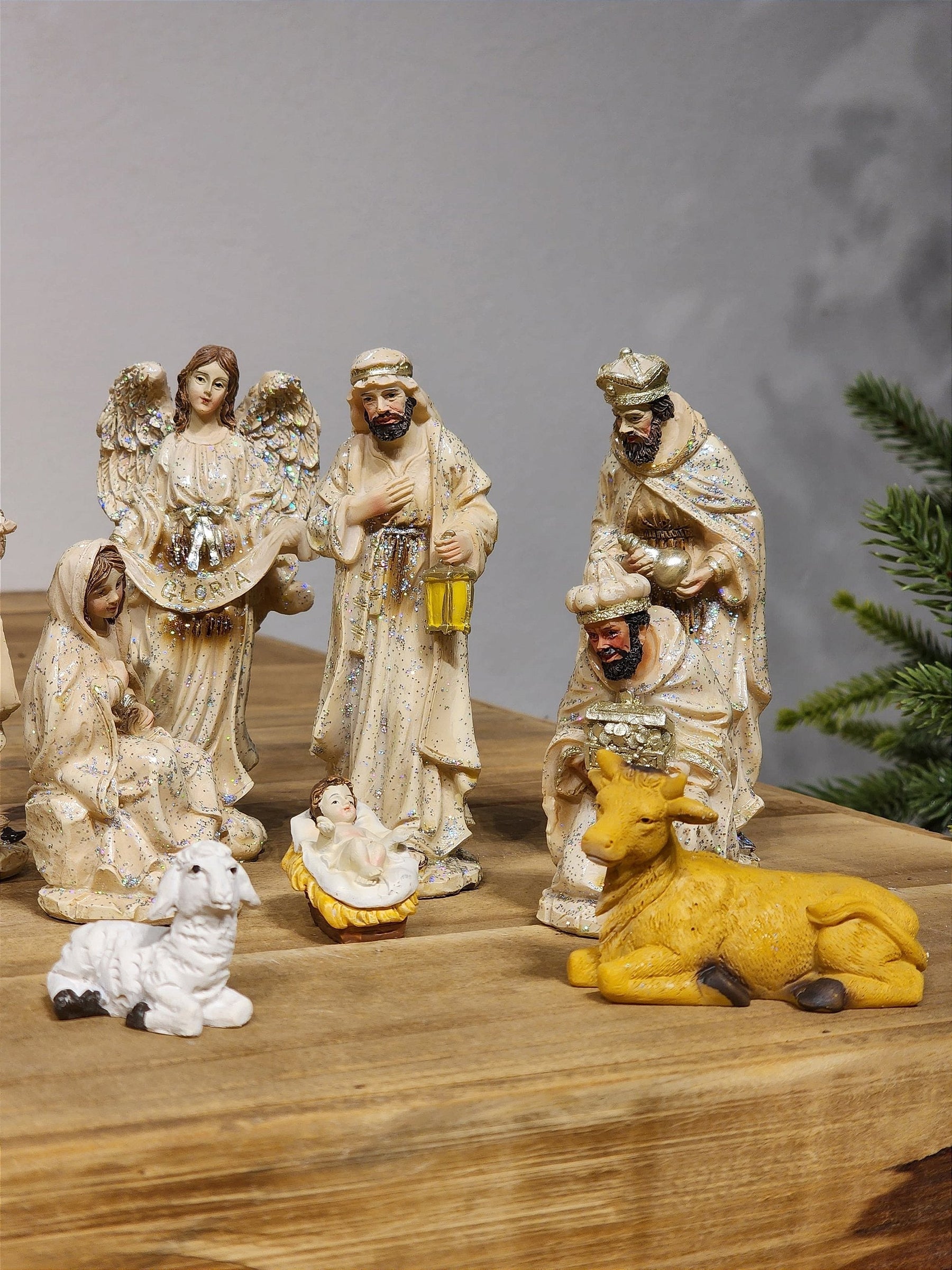 PRESÉPIO EM RESINA COM 11 PEÇAS 12,5CM