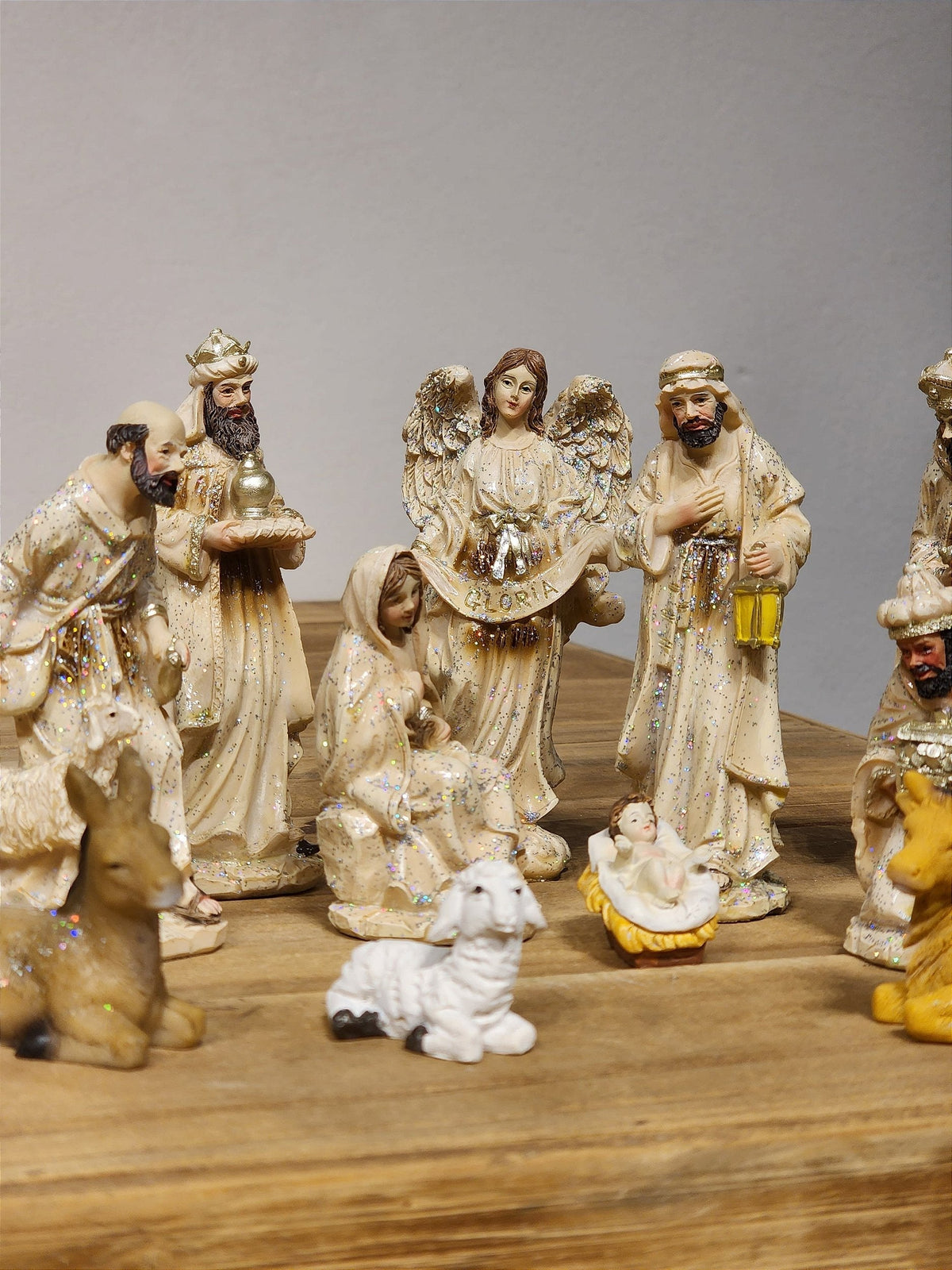 PRESÉPIO EM RESINA COM 11 PEÇAS 12,5CM