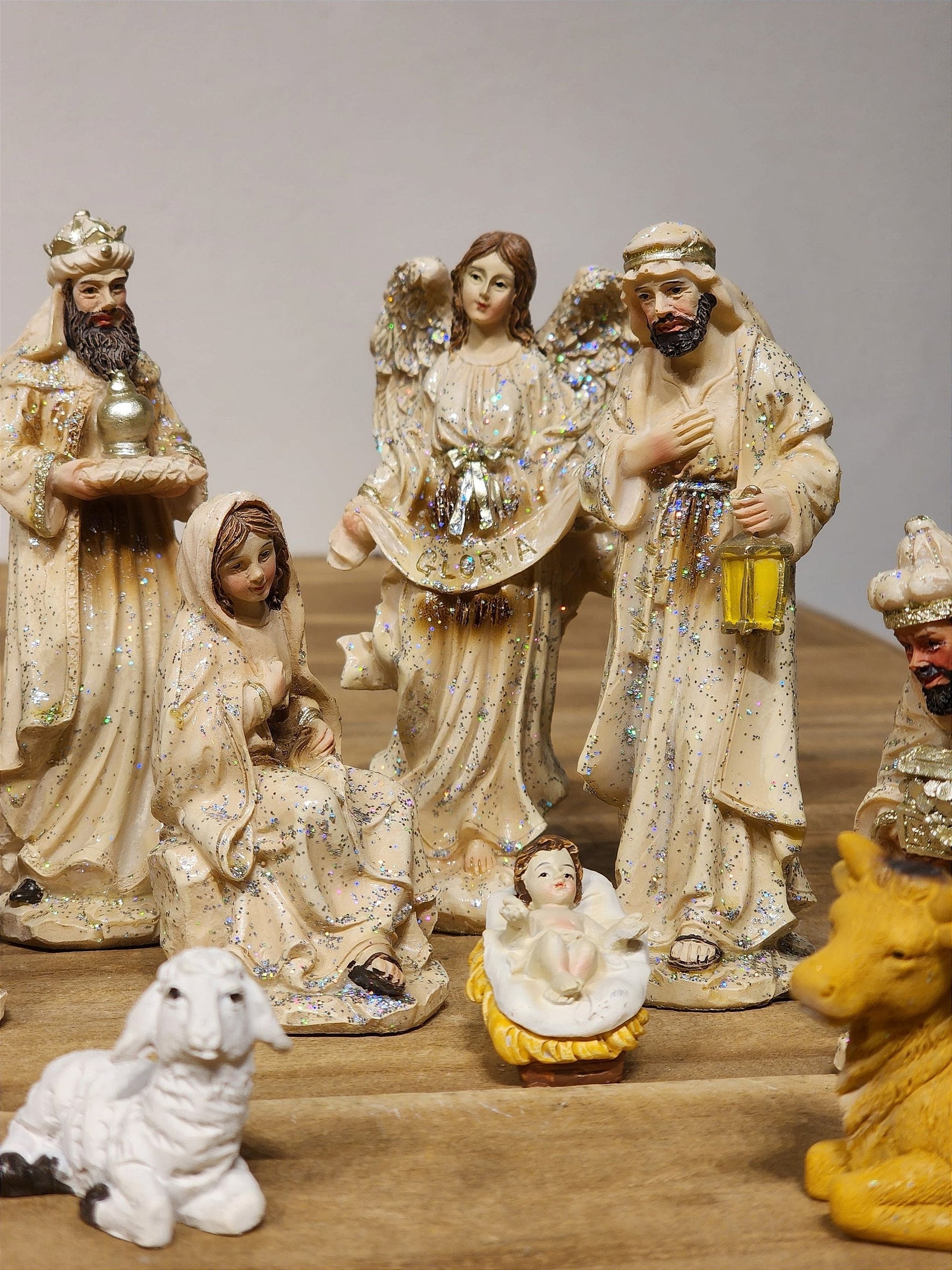 PRESÉPIO EM RESINA COM 11 PEÇAS 12,5CM