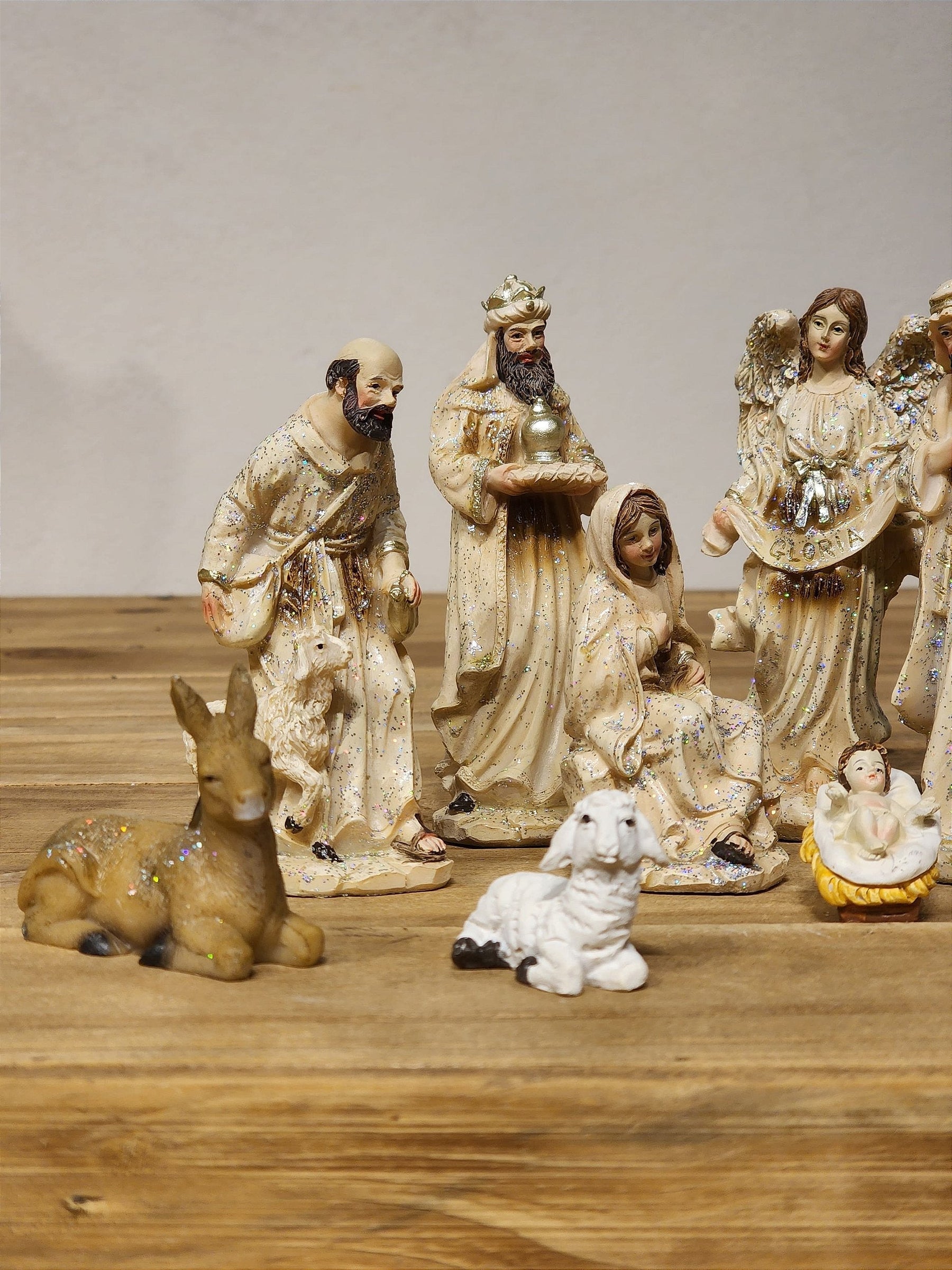 PRESÉPIO EM RESINA COM 11 PEÇAS 12,5CM