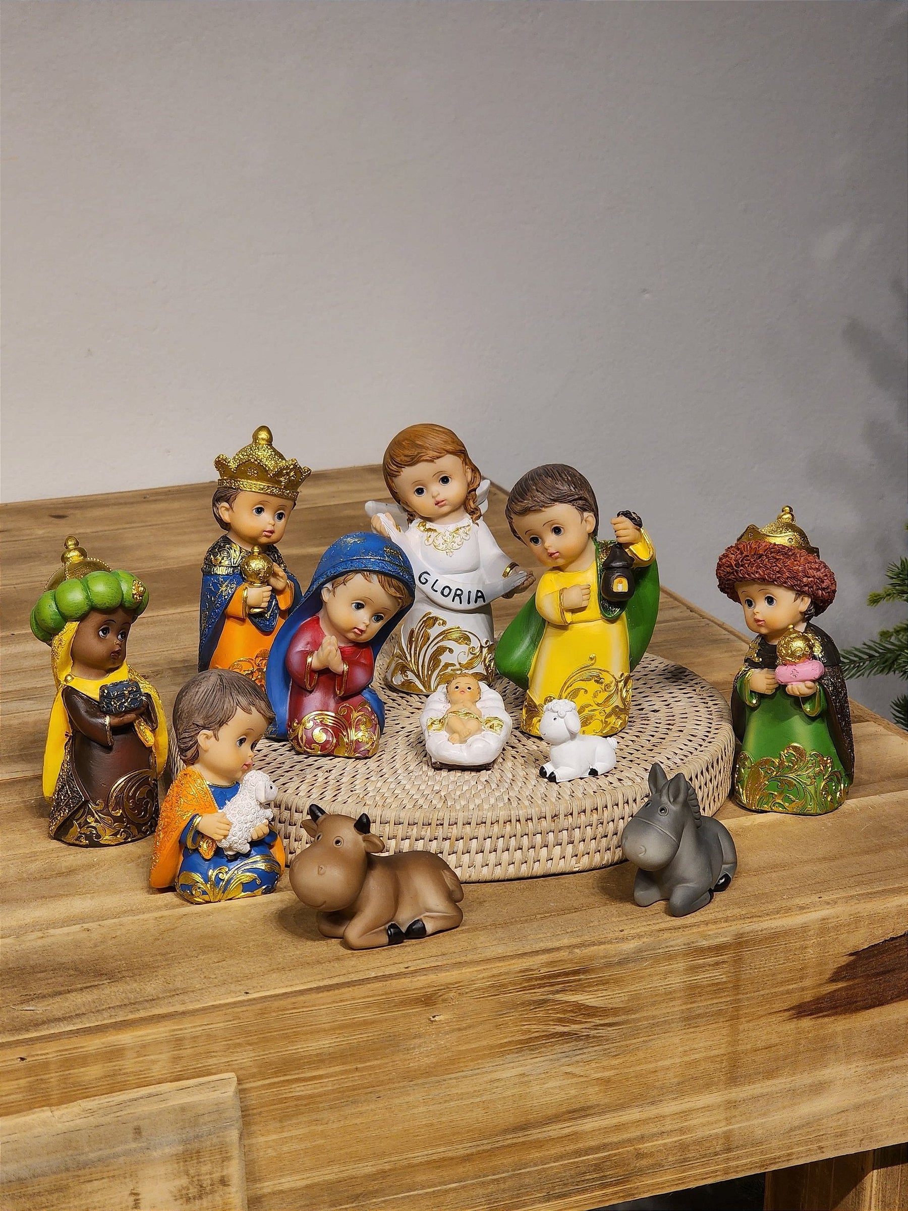 PRESÉPIO EM RESINA PERSONAGENS INFANTIL COM 11 PEÇAS 14CM