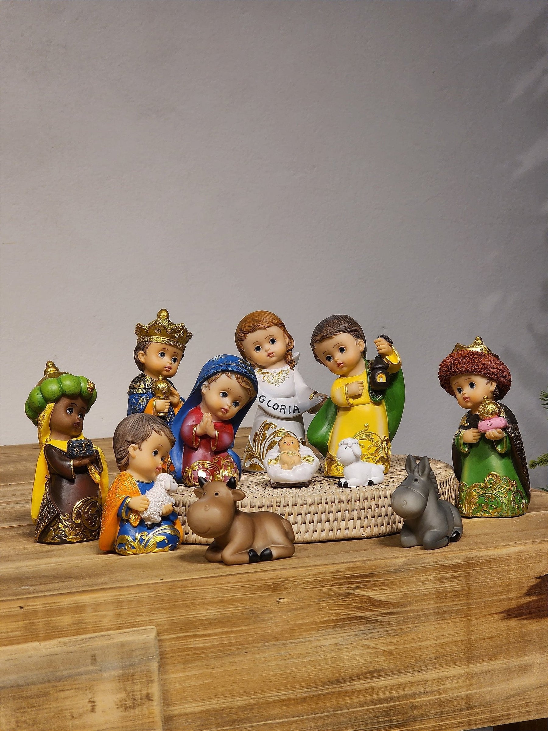 PRESÉPIO EM RESINA PERSONAGENS INFANTIL COM 11 PEÇAS 14CM