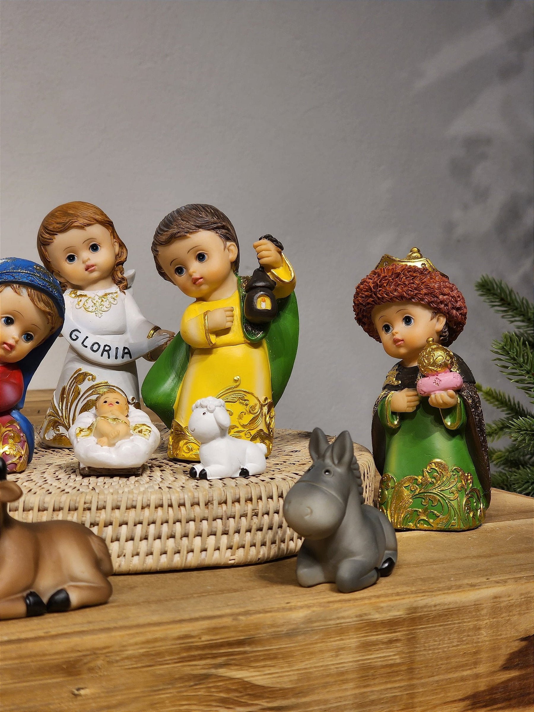 PRESÉPIO EM RESINA PERSONAGENS INFANTIL COM 11 PEÇAS 14CM