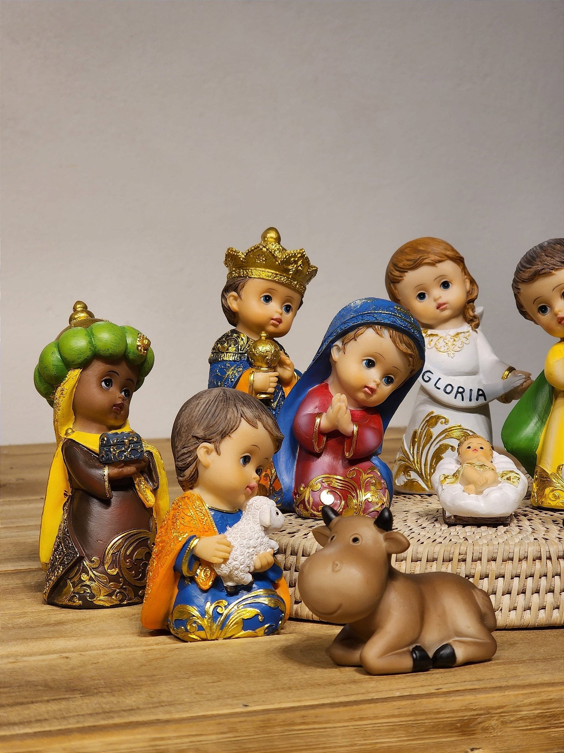 PRESÉPIO EM RESINA PERSONAGENS INFANTIL COM 11 PEÇAS 14CM