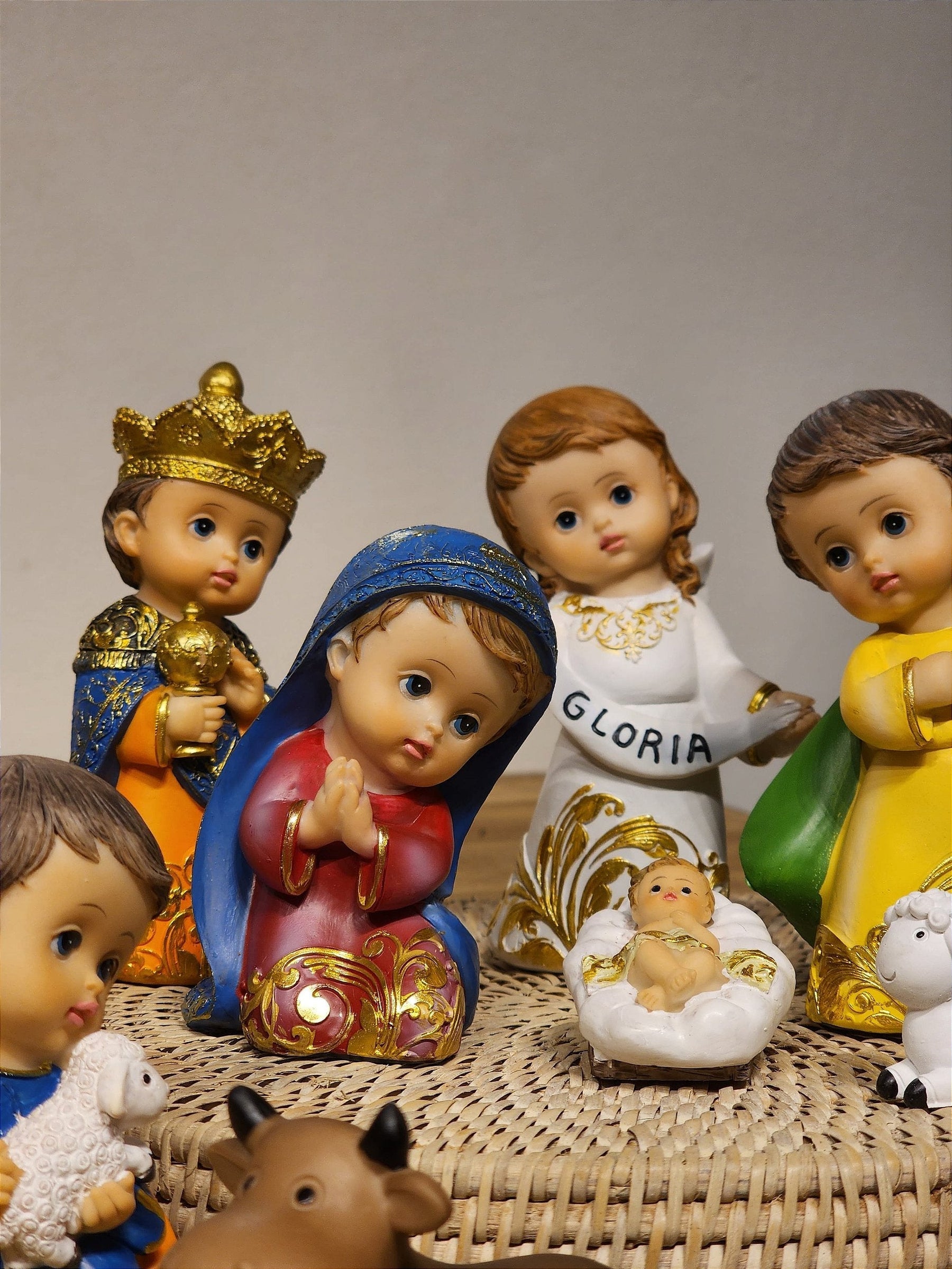 PRESÉPIO EM RESINA PERSONAGENS INFANTIL COM 11 PEÇAS 14CM