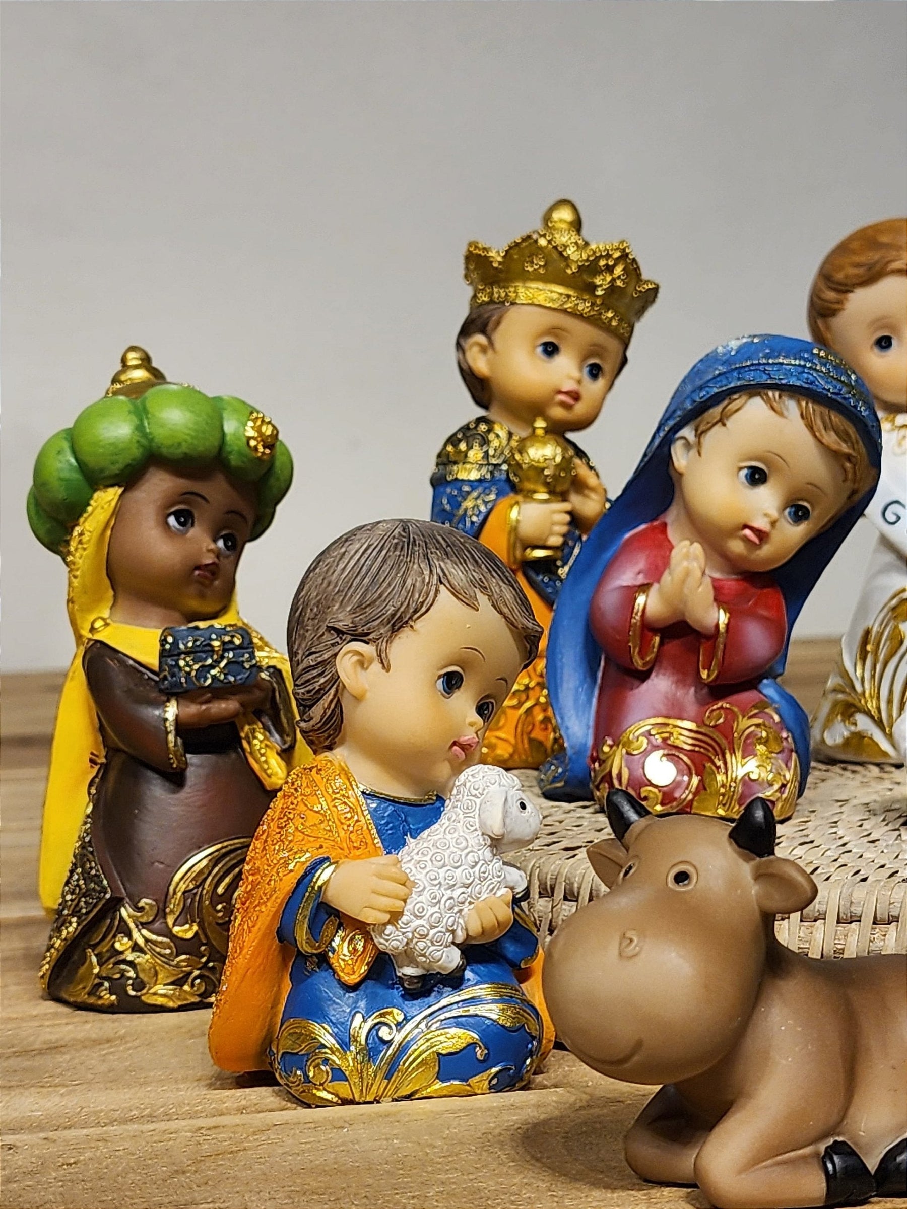 PRESÉPIO EM RESINA PERSONAGENS INFANTIL COM 11 PEÇAS 14CM