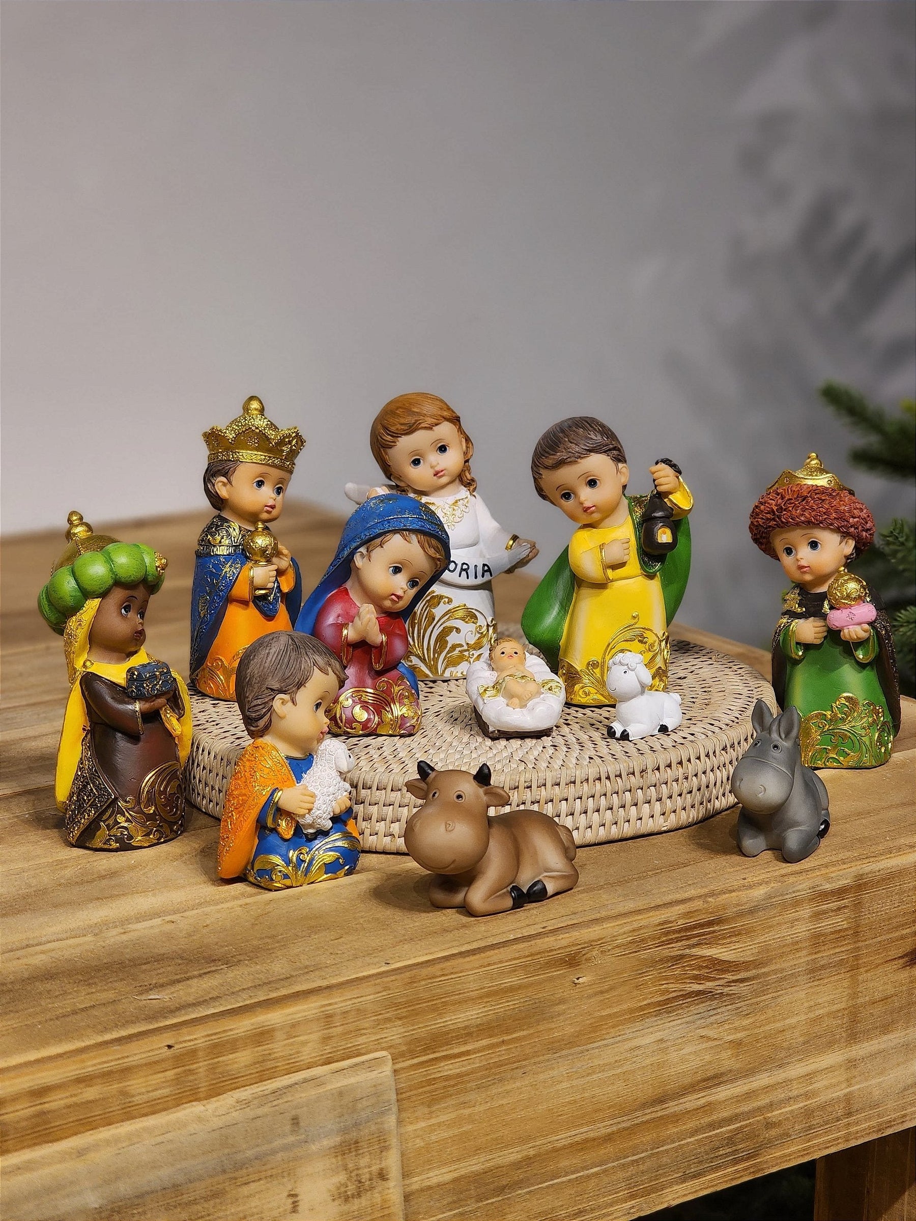 PRESÉPIO EM RESINA PERSONAGENS INFANTIL COM 11 PEÇAS 14CM