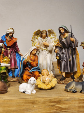 PRESÉPIO EM RESINA COLORIDO COM 11 PEÇAS 18,5CM