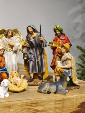 PRESÉPIO EM RESINA COLORIDO COM 11 PEÇAS 18,5CM