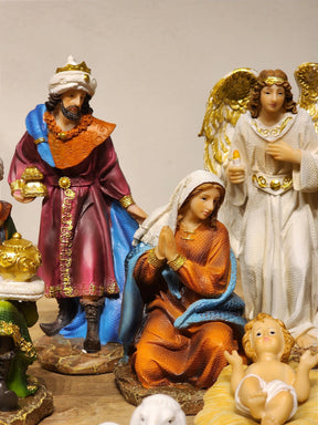 PRESÉPIO EM RESINA COLORIDO COM 11 PEÇAS 18,5CM