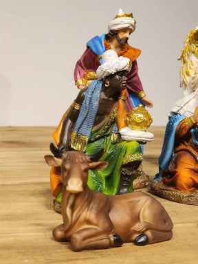 PRESÉPIO EM RESINA COLORIDO COM 11 PEÇAS 18,5CM