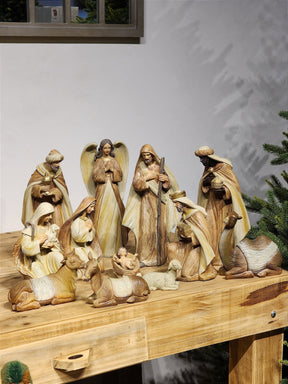 PRESÉPIO EM RESINA MARROM COM 12 PEÇAS 30CM