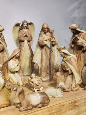 PRESÉPIO EM RESINA MARROM COM 12 PEÇAS 30CM