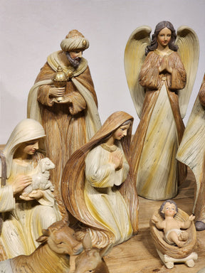 PRESÉPIO EM RESINA MARROM COM 12 PEÇAS 30CM