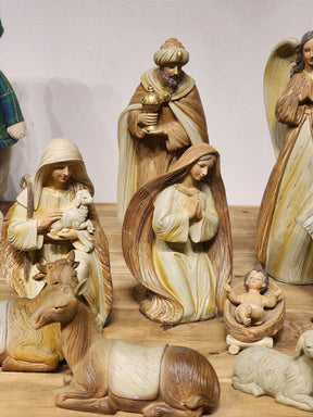 PRESÉPIO EM RESINA MARROM COM 12 PEÇAS 30CM