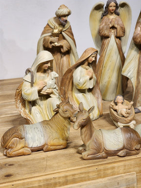 PRESÉPIO EM RESINA MARROM COM 12 PEÇAS 30CM