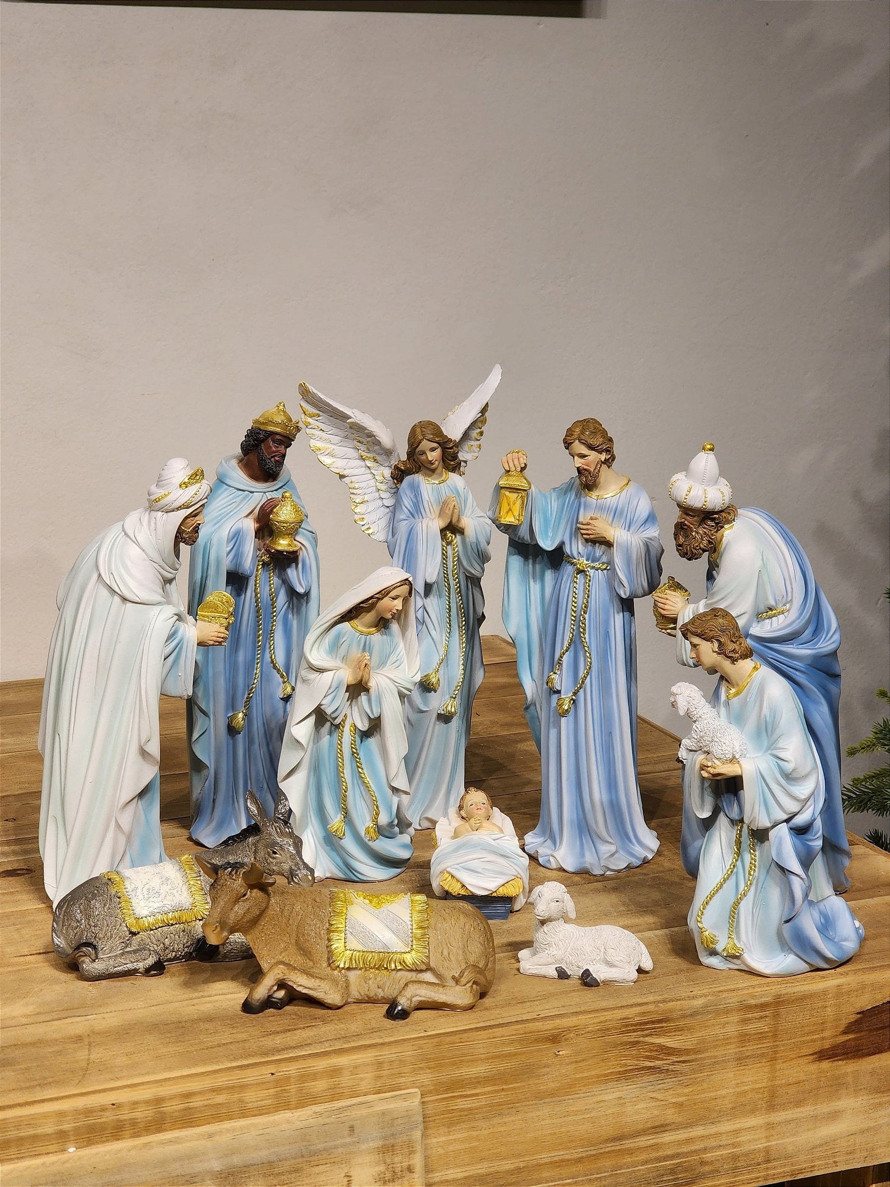 PRESÉPIO EM RESINA AZUL COM 11 PEÇAS 30CM