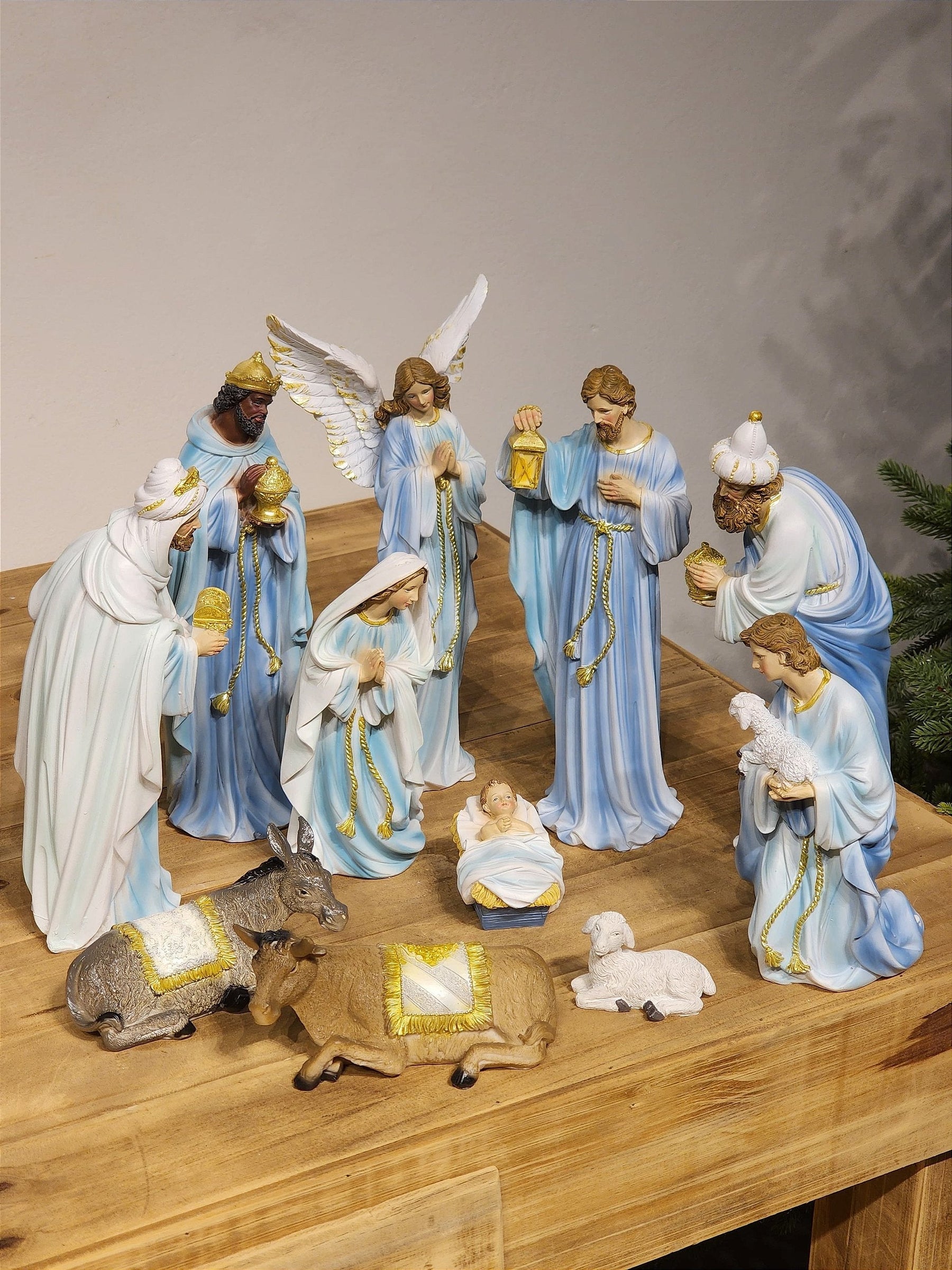 PRESÉPIO EM RESINA AZUL COM 11 PEÇAS 30CM