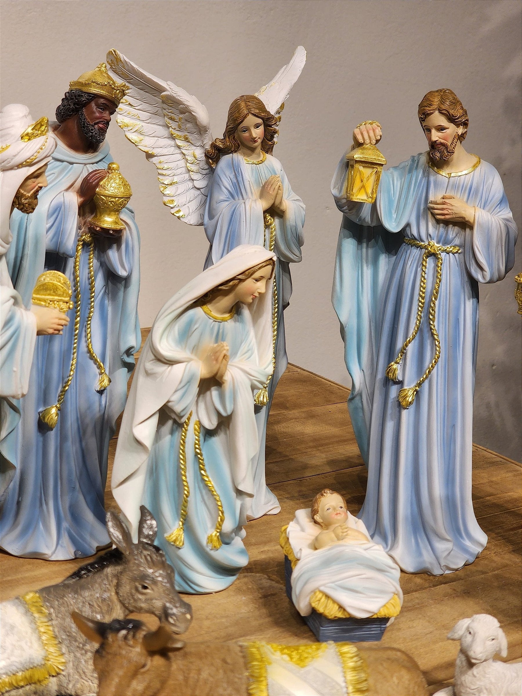 PRESÉPIO EM RESINA AZUL COM 11 PEÇAS 30CM