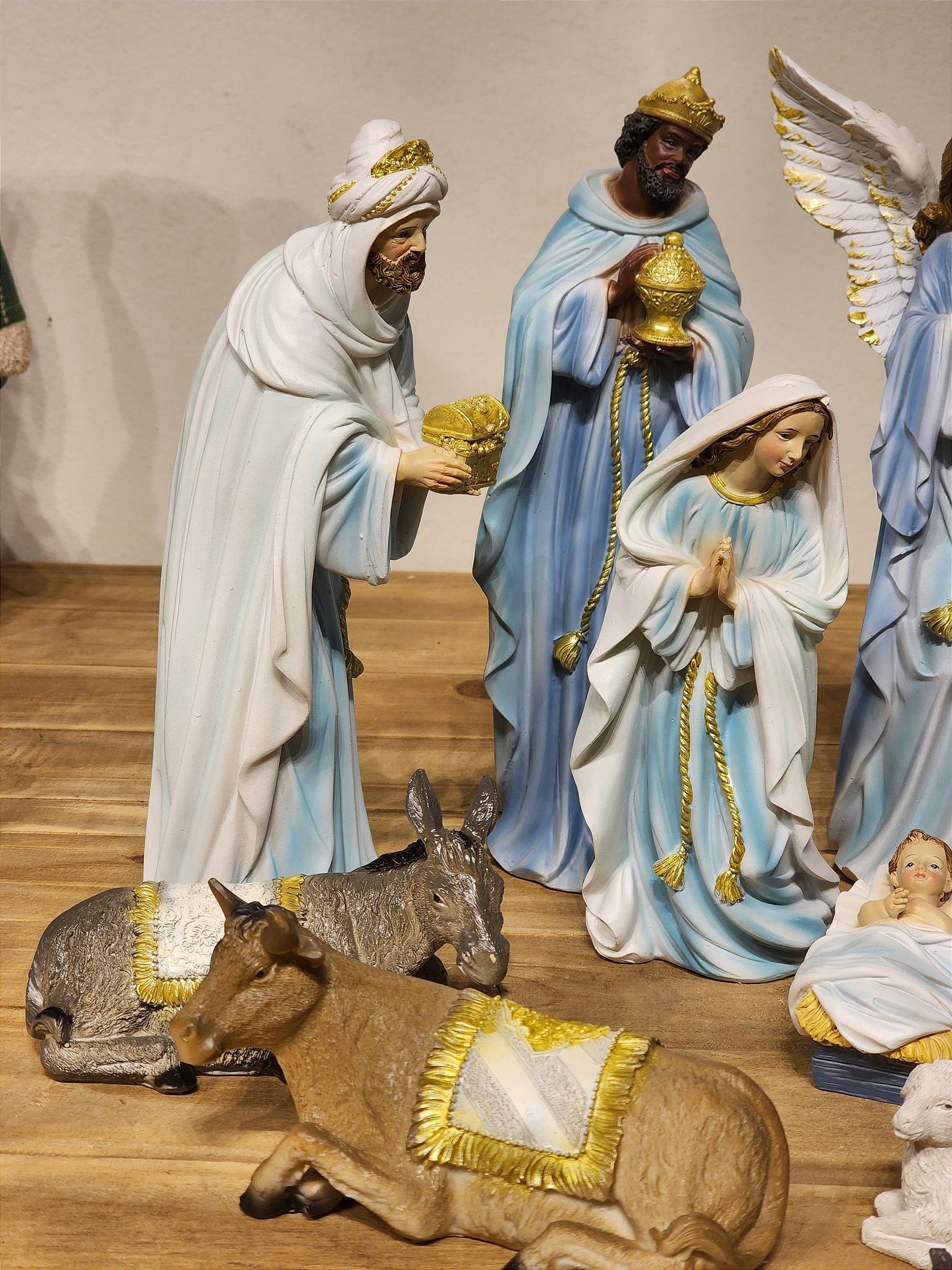 PRESÉPIO EM RESINA AZUL COM 11 PEÇAS 30CM