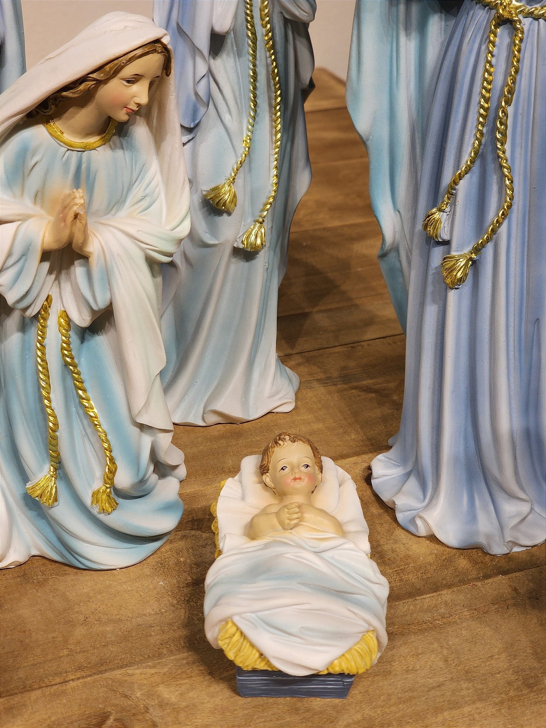 PRESÉPIO EM RESINA AZUL COM 11 PEÇAS 30CM