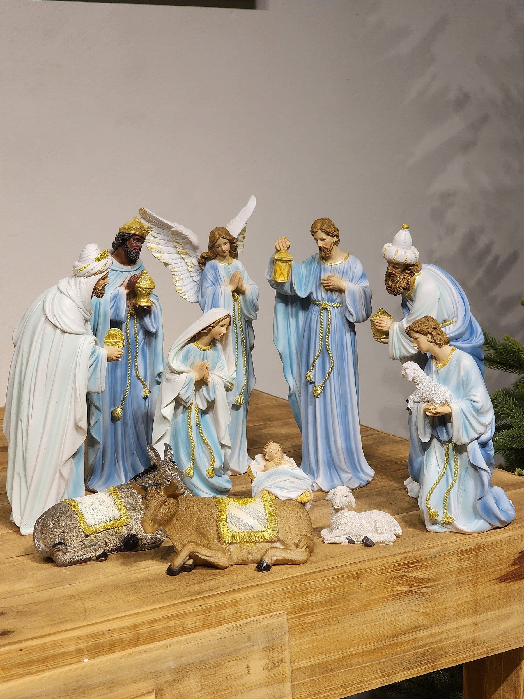 PRESÉPIO EM RESINA AZUL COM 11 PEÇAS 30CM