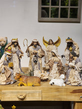 PRESÉPIO EM RESINA COM TECIDO NATURAL COM 11 PEÇAS 40CM