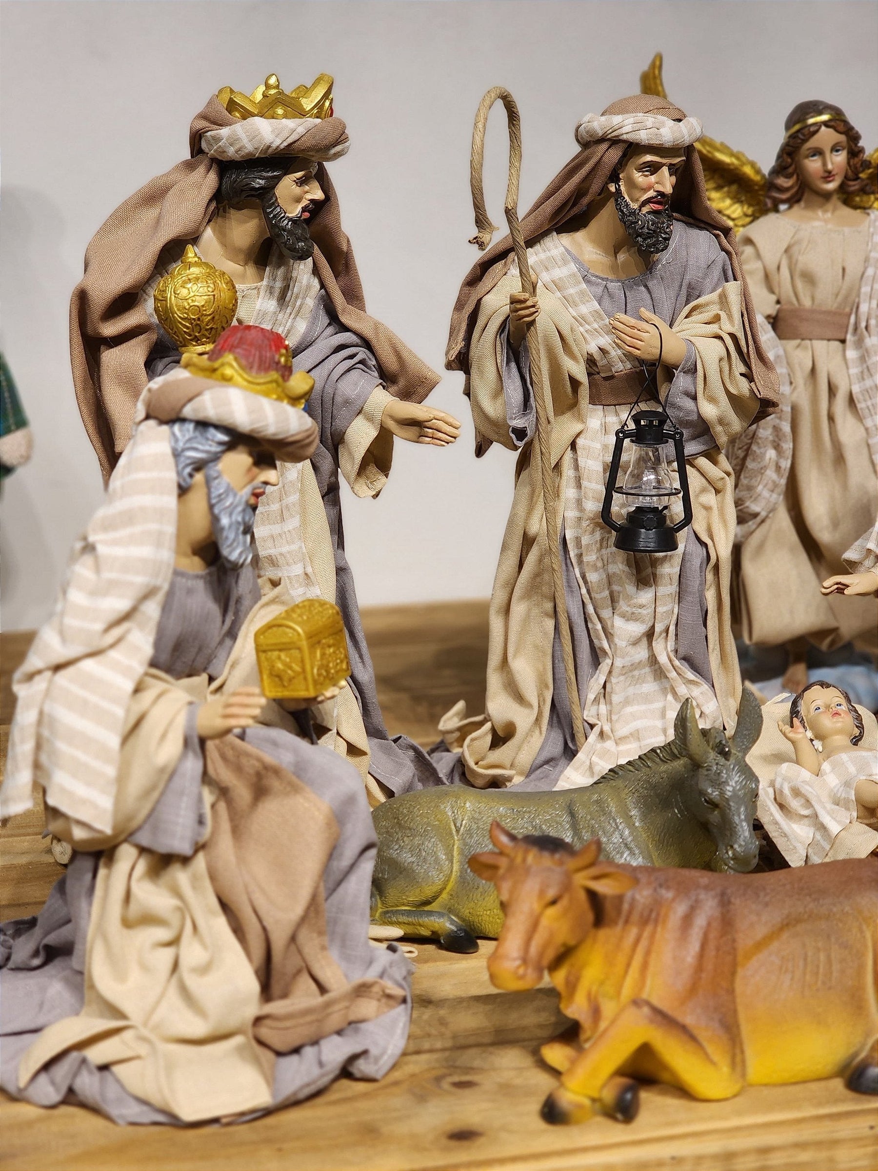 PRESÉPIO EM RESINA COM TECIDO NATURAL COM 11 PEÇAS 40CM