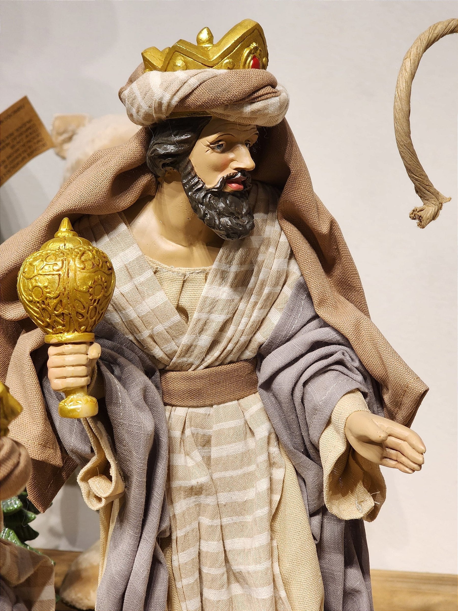 PRESÉPIO EM RESINA COM TECIDO NATURAL COM 11 PEÇAS 40CM