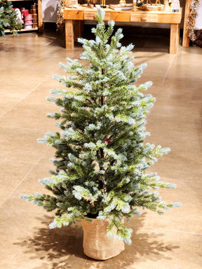 ÁRVORE PINHEIRO REALISTA 140 GALHOS 1,20CM BASE JUTA