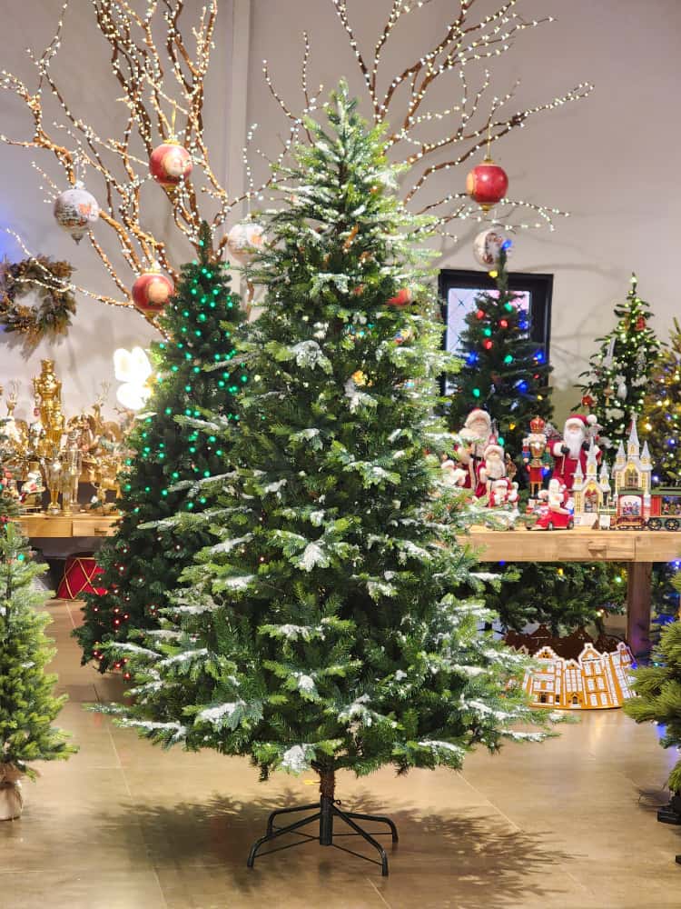 ÁRVORE PINHEIRO NEVADO SUPER REALISTA NASHVILLE 2614 GALHOS 2,25CM