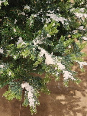 ÁRVORE PINHEIRO NEVADO SUPER REALISTA NASHVILLE 2614 GALHOS 2,25CM