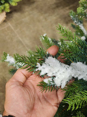 ÁRVORE PINHEIRO NEVADO SUPER REALISTA NASHVILLE 2614 GALHOS 2,25CM