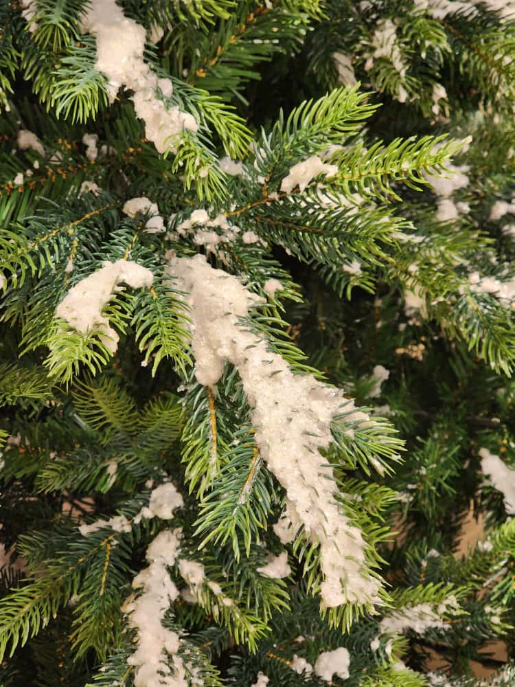 ÁRVORE PINHEIRO NEVADO SUPER REALISTA NASHVILLE 2614 GALHOS 2,25CM