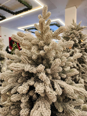 Árvore de Natal Nevada Cancún 2,10m • 1524 Galhos