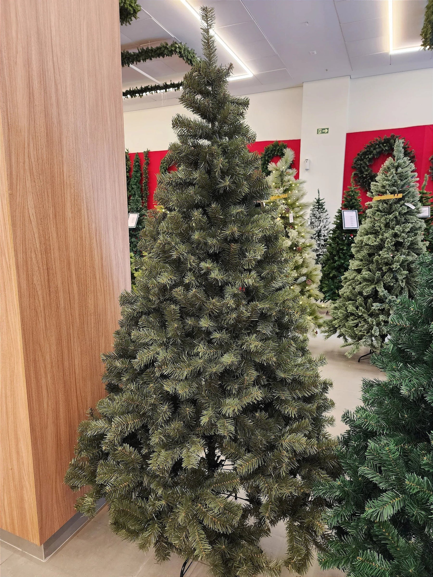 Árvore de Natal Tradicional Ipanema 2,10m 720 Galhos