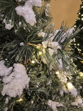 ÁRVORE PINHEIRO NEVADO REALISTA NORUEGA 1077 GALHOS COM 350 LEDS WARM 2,10CM