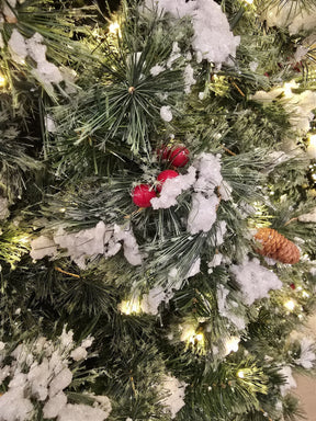 ÁRVORE PINHEIRO NEVADO REALISTA NORUEGA 1077 GALHOS COM 350 LEDS WARM 2,10CM