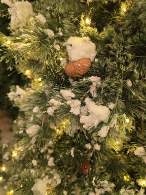 ÁRVORE PINHEIRO NEVADO REALISTA NORUEGA 1077 GALHOS COM 350 LEDS WARM 2,10CM