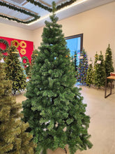 Árvore de Natal Tradicional Copacabana 2,40m 1000 Galhos